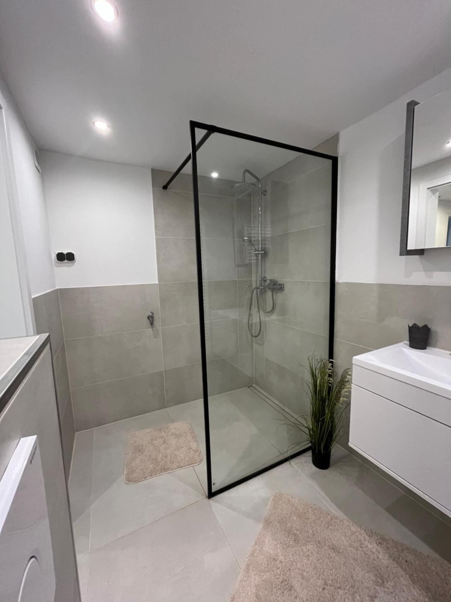 Moderne Ferienwohnung Mit Guter Ausstattung Und Self Checkin Боденвердер Екстериор снимка